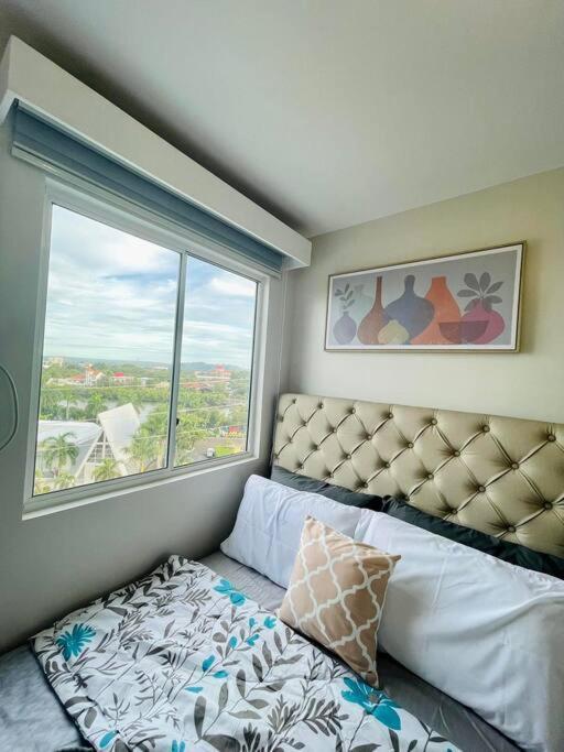 Spacious 2 Bedroom 42Sqm Condo Unit Iloilo Esterno foto